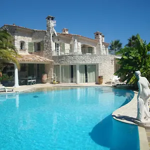 https://la-bergerie-bb.fr-provencehotel.com